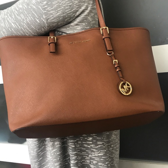 “SOLD”Authentic Michael Kors Jet Set bag - Picture 4 of 11